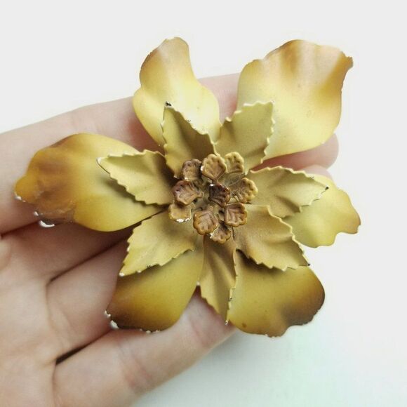 Vintage Big Earth Tone Enamel Flower Brooch, Fall Colors, Tan Brown Cream - Picture 2 of 6